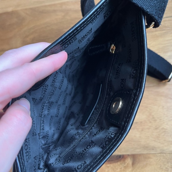 Michael Kors crossbody - Picture 5 of 7